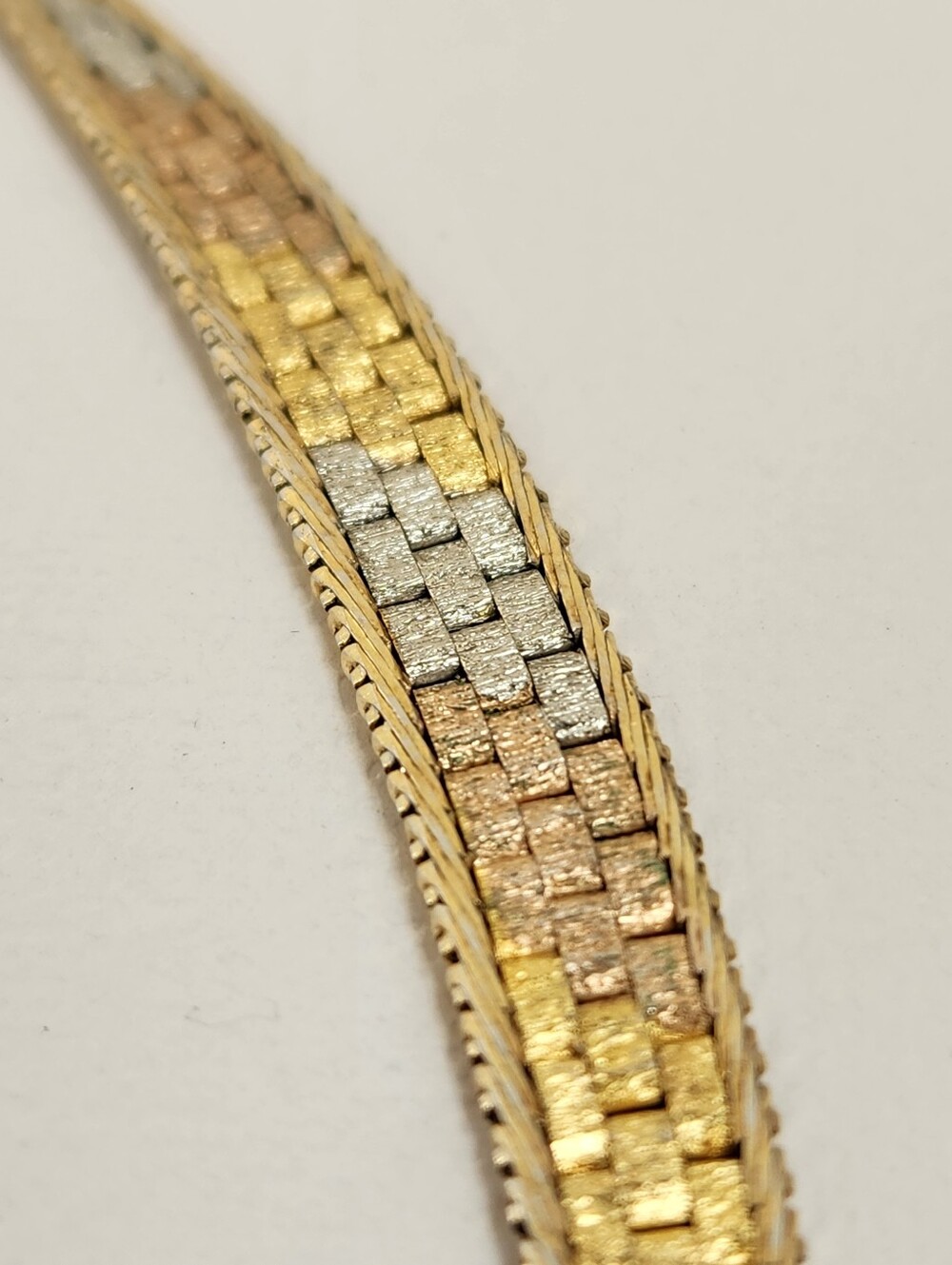 Stamped 750/925 VTG Italy Tri Color Woven Mesh V Silver Rose Gold 16" Necklace